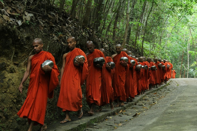monges budistas